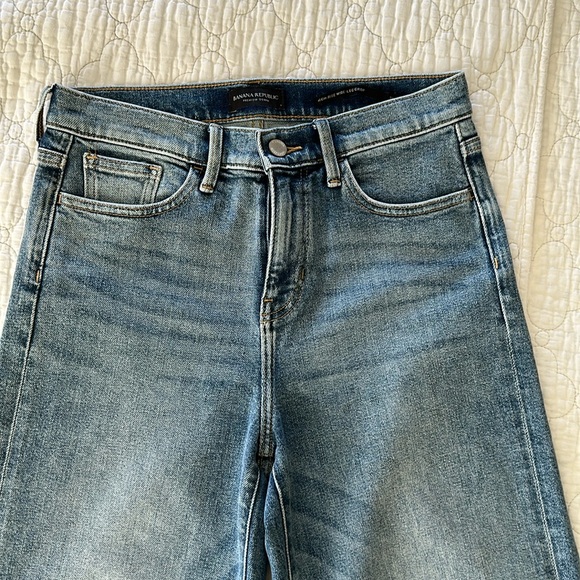 Banana Republic Denim - Banana Republic High Rise Leg Crop Jean size 26